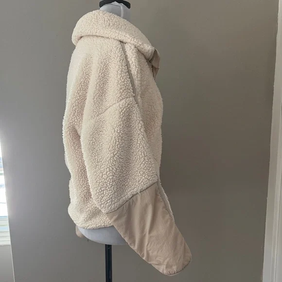 Abercrombie & Fitch Cozy Cream Sherpa Pullover Small - Picture 4 of 5